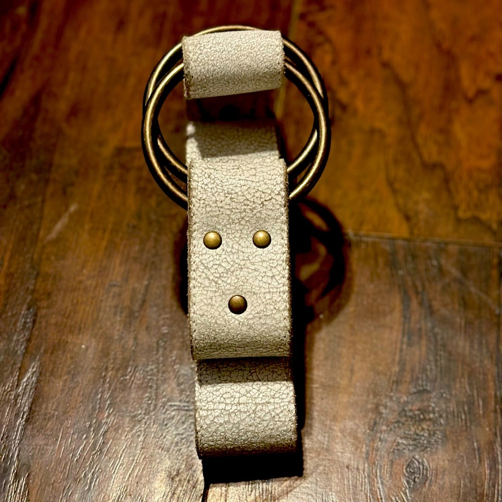 Eileen Fisher Size Medium M White Leather Double Ring Adjustable Belt